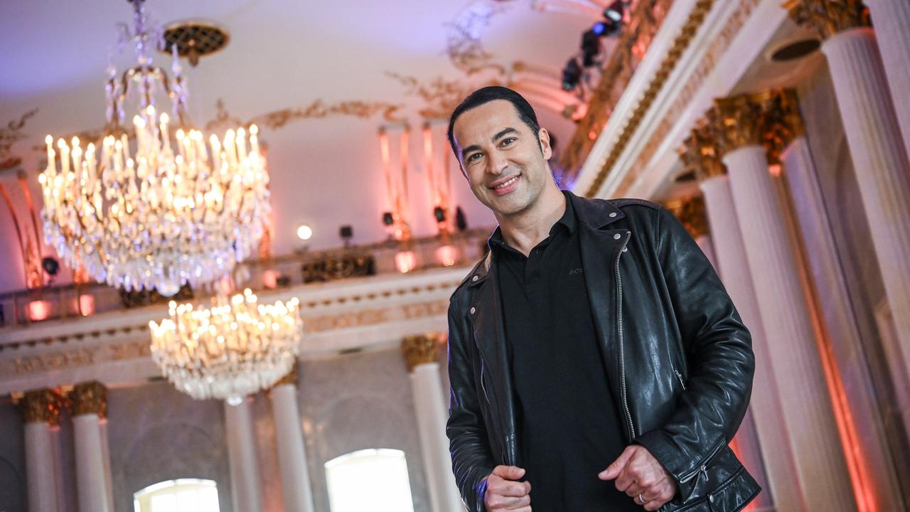 Comedian-B-lent-Ceylan-vor-Mozart-Deb-t-an-der-Berliner-Staatsoper