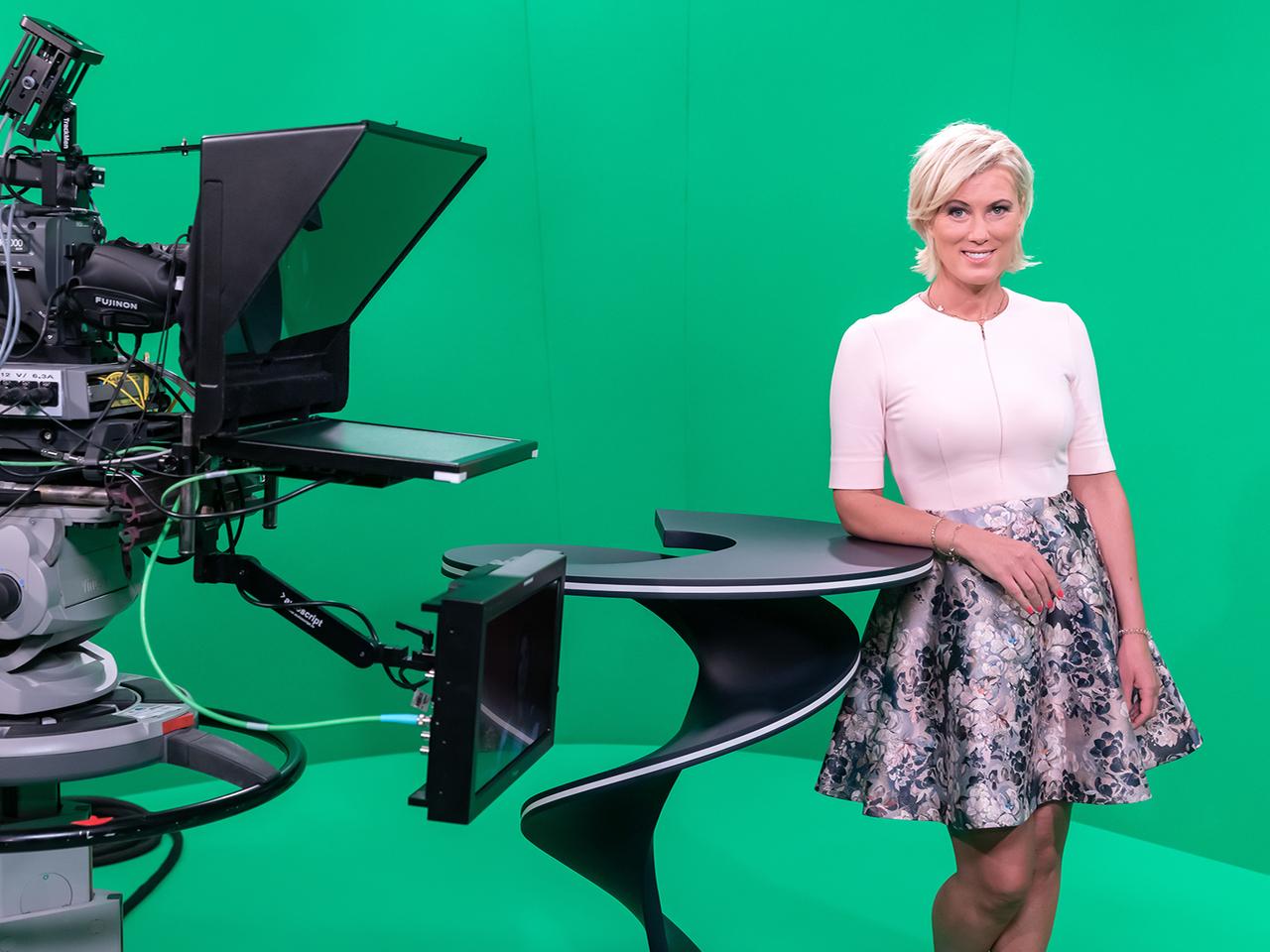 Uzun kokrak uchlari bilan porno video Oyoqlari bilan etuk ayollarning fotosuratlari tarqaldi