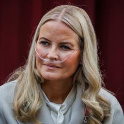 Mette-Marit mit Sauerstoff-Brille