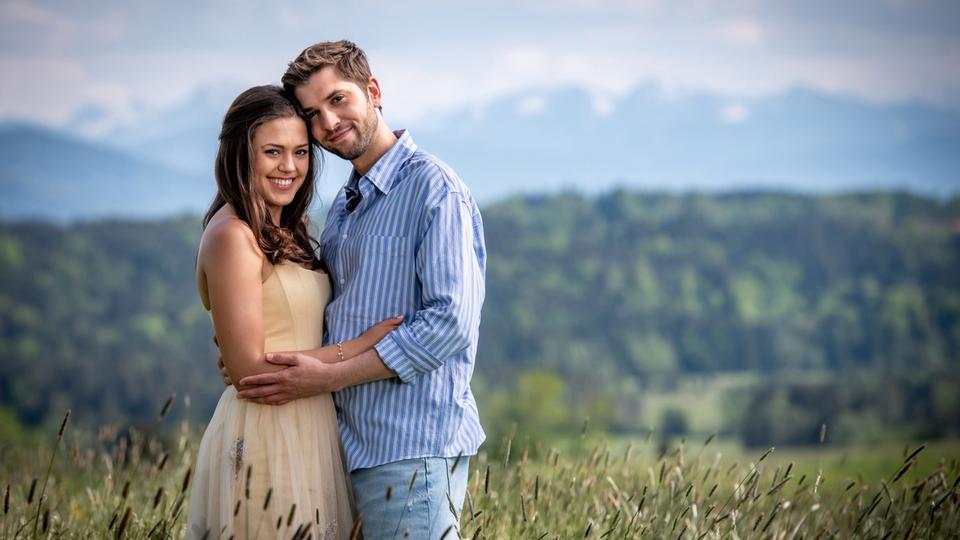 Katharina Scheuba als Maxi Neubach und Elias Reichert als Henry Sydow in der Bavaria Fiction-Produktion "Sturm der Liebe".