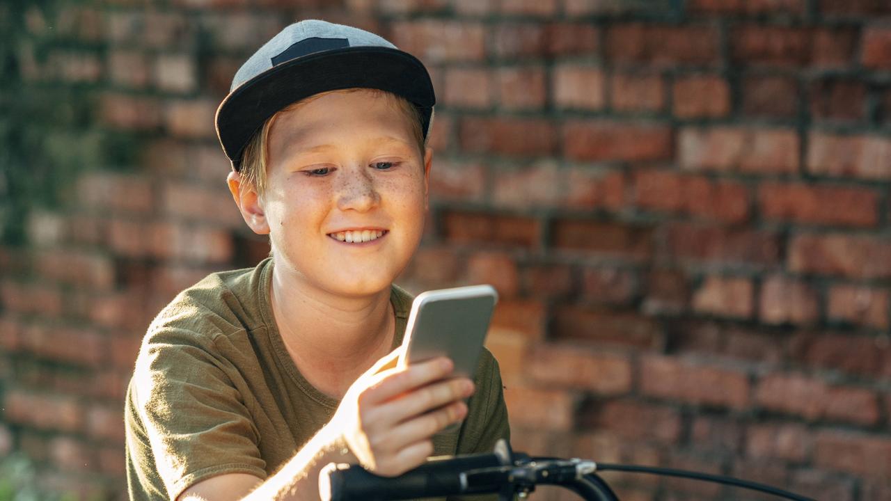 Handy-Tablet-TV-Wie-viel-Zeit-f-r-Mediennutzung-ist-noch-gut-f-r-Kinder-