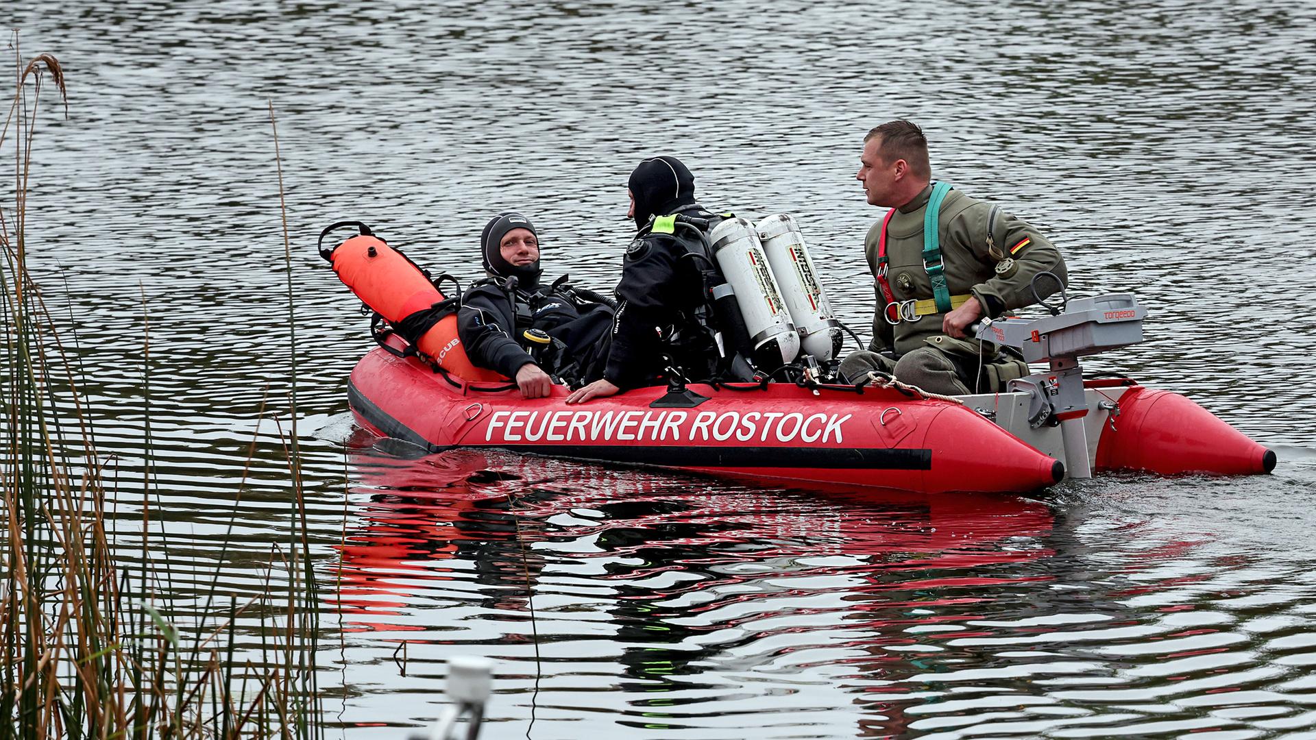 Vermisster  Fabian aus Güstrow: Jetzt sind Taucher im Einsatz am Inselsee |  brisant.de