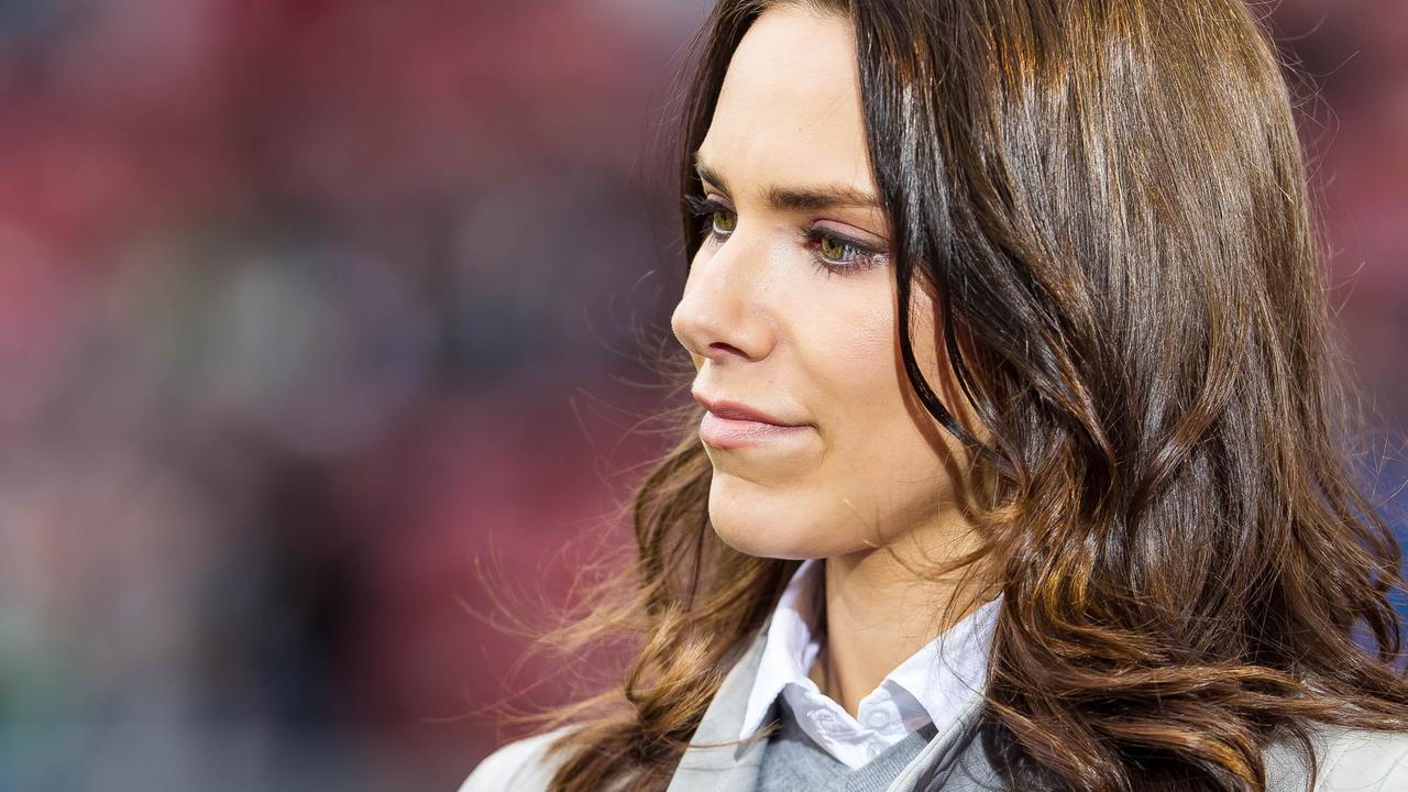 F-r-ARD-Sportschau-Moderaorin-Esther-Sedlaczek-wird-die-Fu-ball-WM-zum-Familien-Event